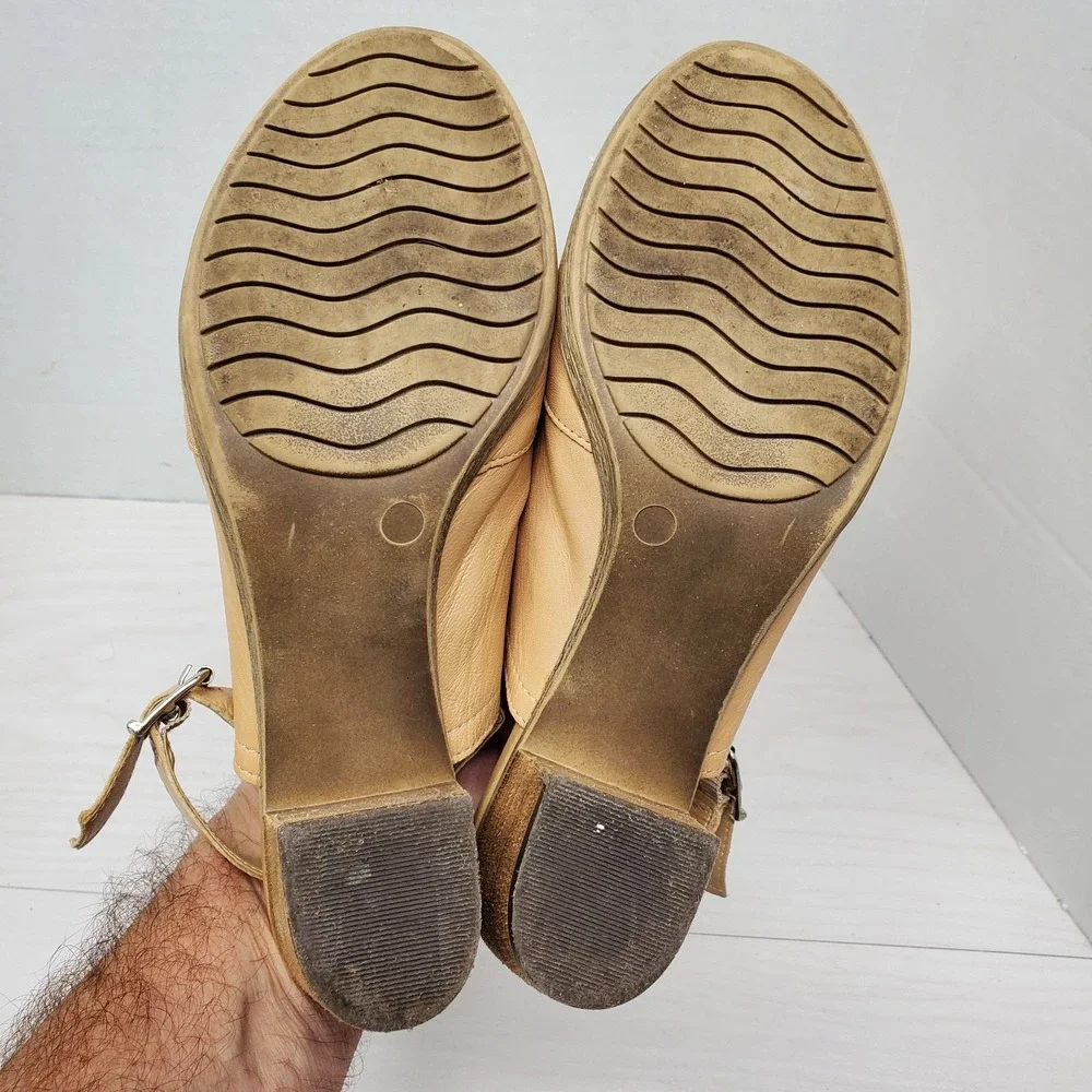 Sophia Milano Sandal Size 8 Leather Sling Back Open Toe Sandal Camel Tan Color